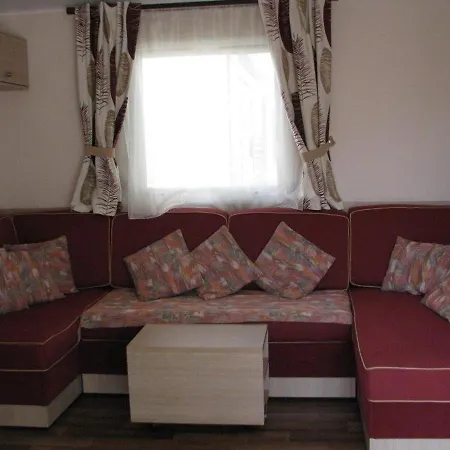 Mobil-home Fouras, 4 Pieces, 6 Personnes - Fr-1-709-22